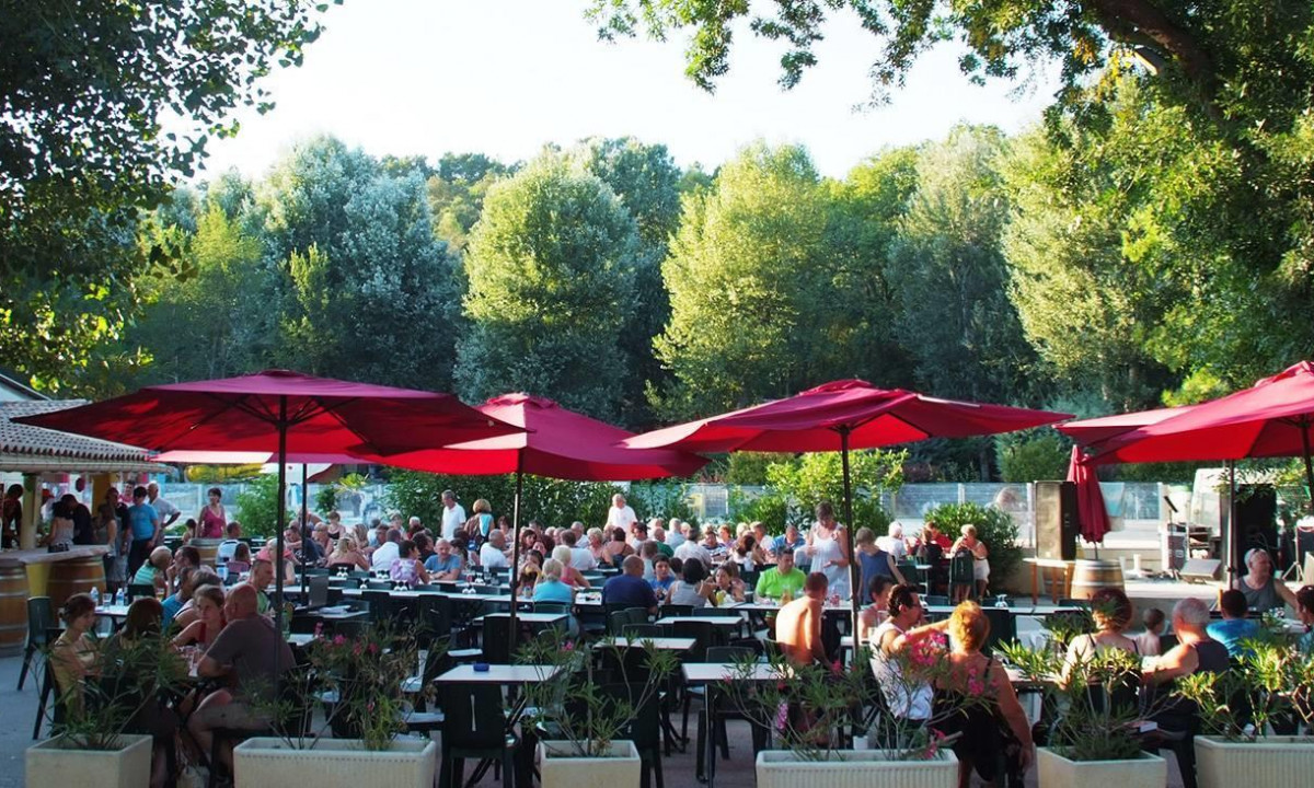 Camping-Domaine-de-Gaujac-terras Camping-Domaine-de-Gaujac-terras