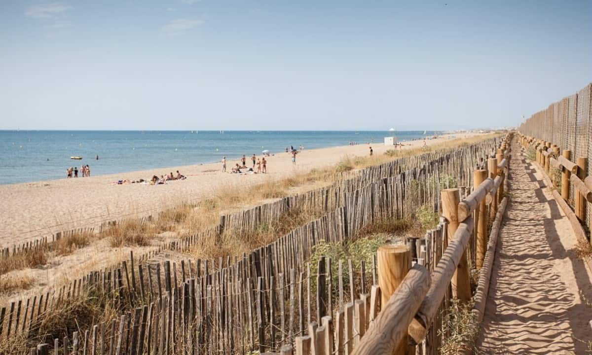 Camping-La-Plage-et-le-Bord-de-mer-pad