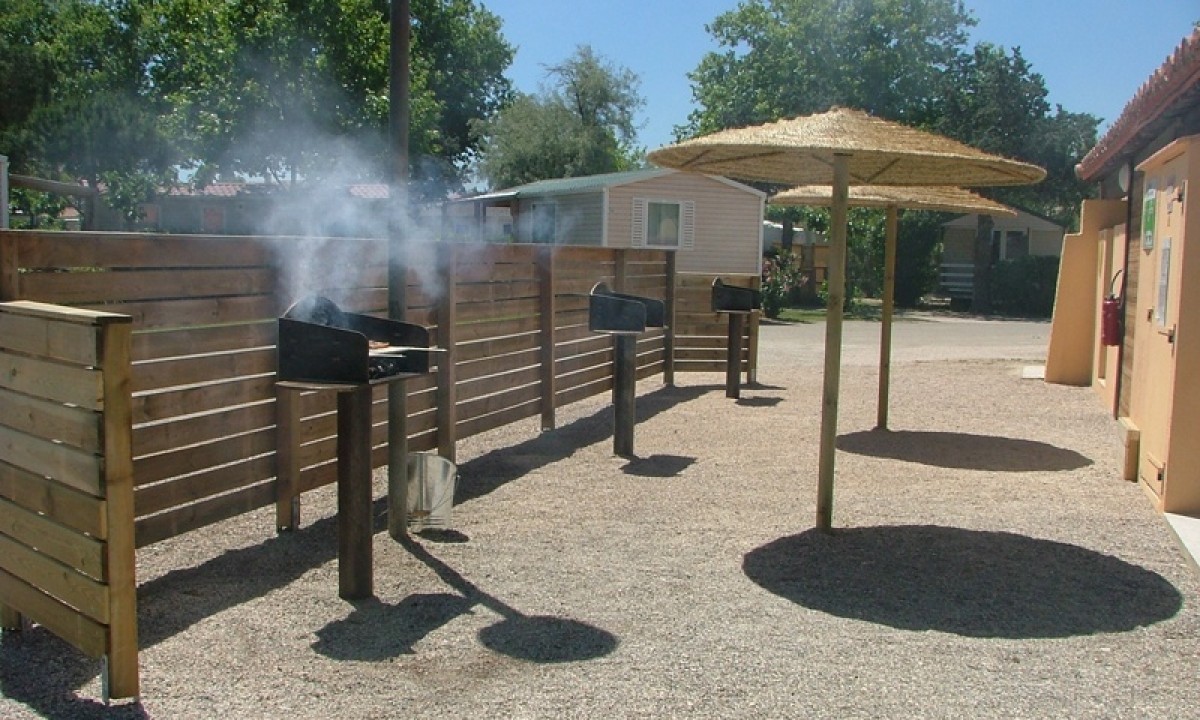 Camping-Le-Roussillon-BBQ Camping-Le-Roussillon-BBQ