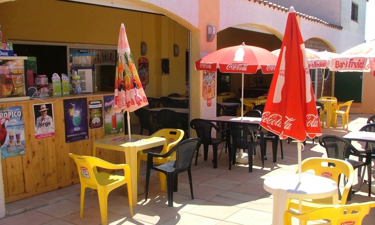 Camping-Le-Roussillon-terras Camping-Le-Roussillon-terras