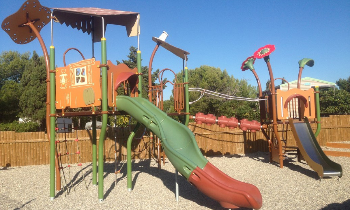 Camping-Lou-Cigalon-speeltuin Camping-Lou-Cigalon-speeltuin