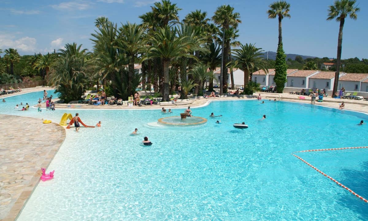 Camping-La-Baume-La-Palmeraie-zwembad-overzicht Camping-La-Baume-La-Palmeraie-zwembad-overzicht