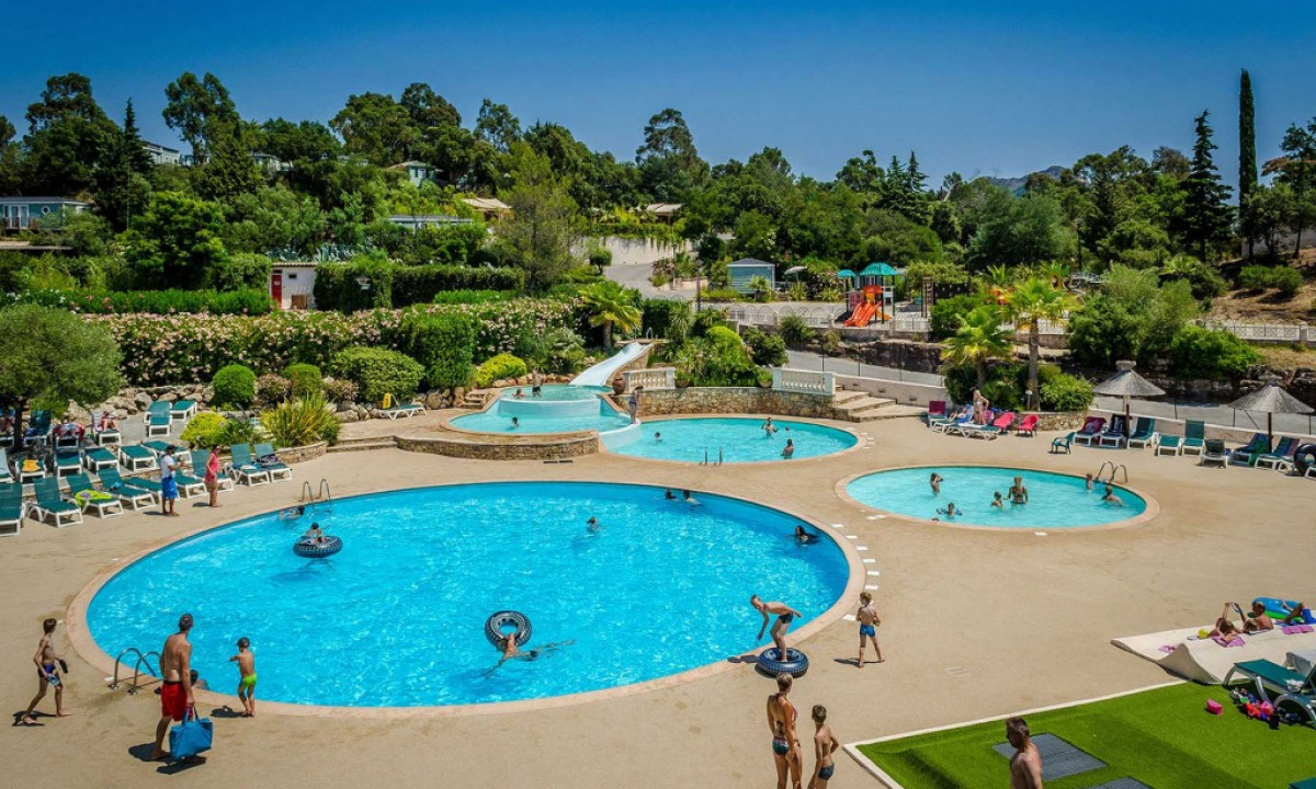 Camping-Esterel-Caravaning-zwembad-overzicht-1 Camping-Esterel-Caravaning-zwembad-overzicht-1