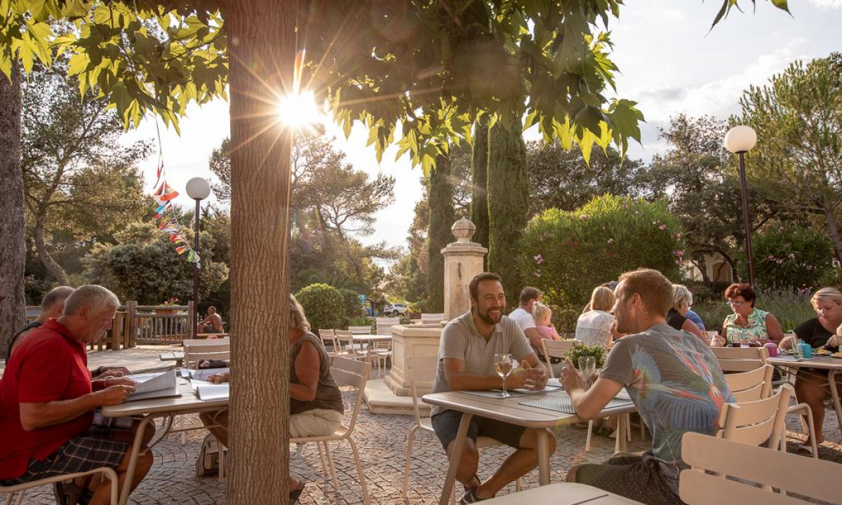 Camping-Domaine-de-la-Noguiere-terras Camping-Domaine-de-la-Noguiere-terras