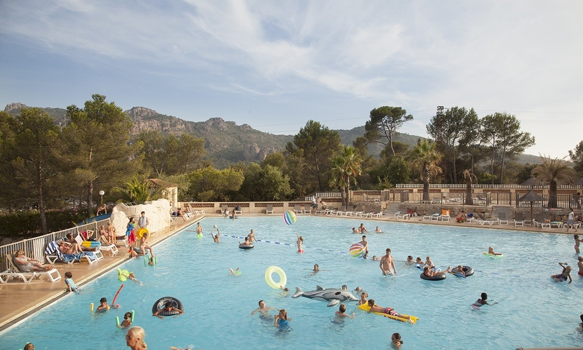 Camping-Domaine-de-la-Noguiere-zwembad-overzicht Camping-Domaine-de-la-Noguiere-zwembad-overzicht