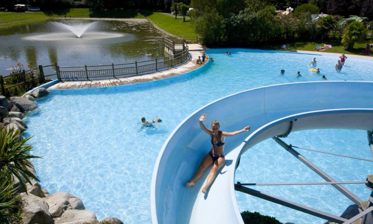 Camping-Le-Ruisseau-des-Pyrénées-glijbaan Camping-Le-Ruisseau-des-Pyrénées-glijbaan