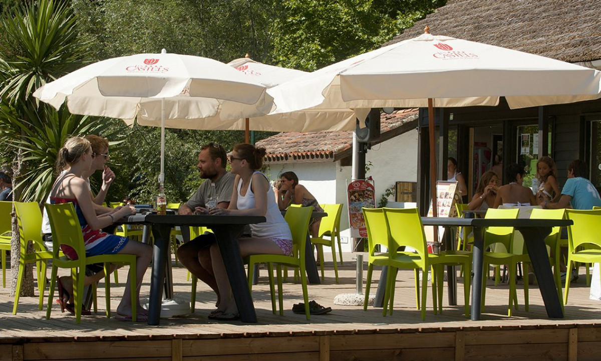 Camping-Le-Ruisseau-des-Pyrénées-terras Camping-Le-Ruisseau-des-Pyrénées-terras