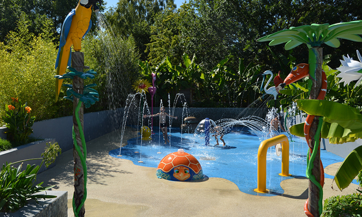 Camping-Village-Tropical-Sen-Yan-waterspeeltuin Camping-Village-Tropical-Sen-Yan-waterspeeltuin