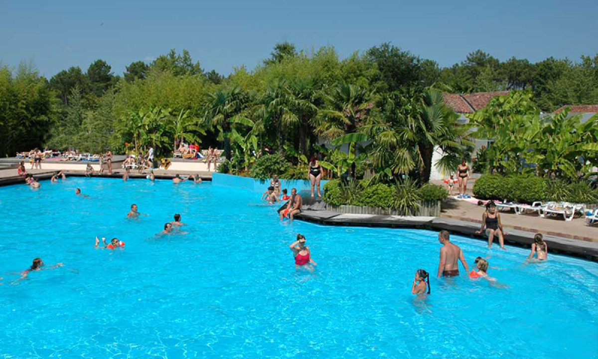 Camping-Village-Tropical-Sen-Yan-zwembad-2 Camping-Village-Tropical-Sen-Yan-zwembad-2