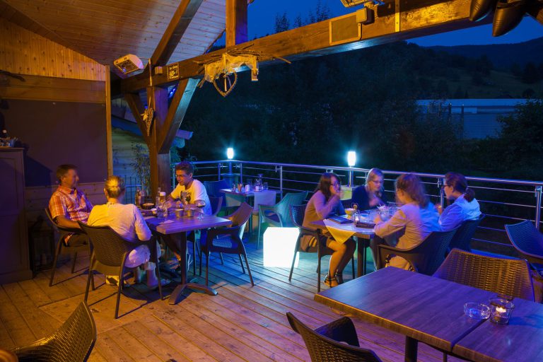 Camping Domaine de Champé diner 768x512