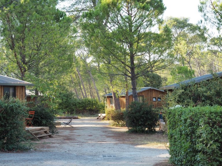 Camping Huttopia Fontvieille chalet evasion 768x576