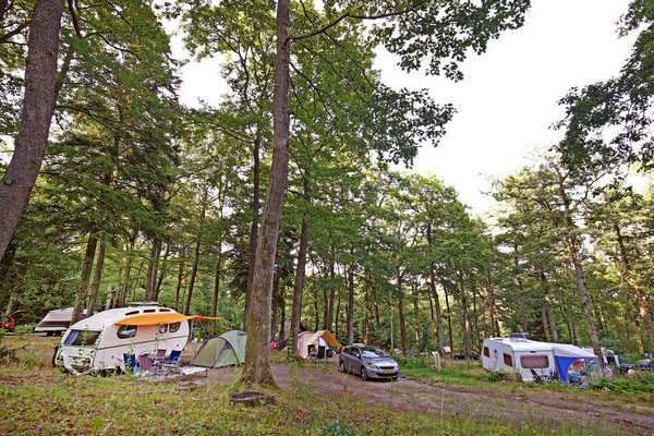 Camping Huttopia Wattwiller staanplaats caravan