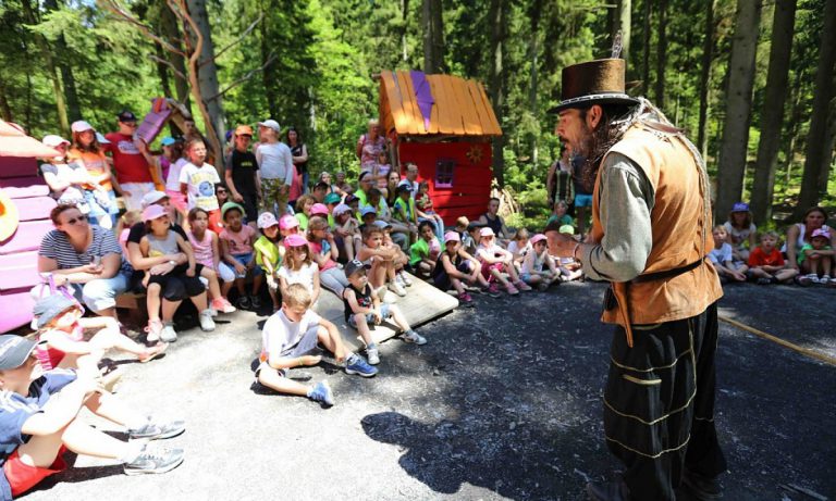 Camping Le Lac des Vieilles Forges miniclub 768x461