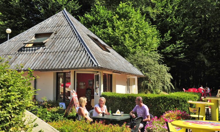 Camping Le Lac des Vieilles Forges terras 768x461