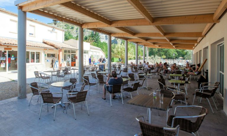 Camping La Grand Terre terras 768x461