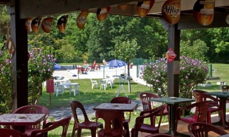 Camping Le Pontet Saint Astier terras 768x461