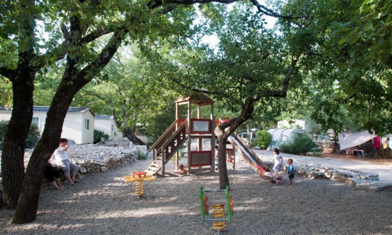 Camping Le Ranc Davaine speeltuin 768x461