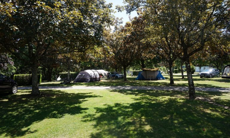Camping Les Gorges du Chambon staanplaatsen 768x461