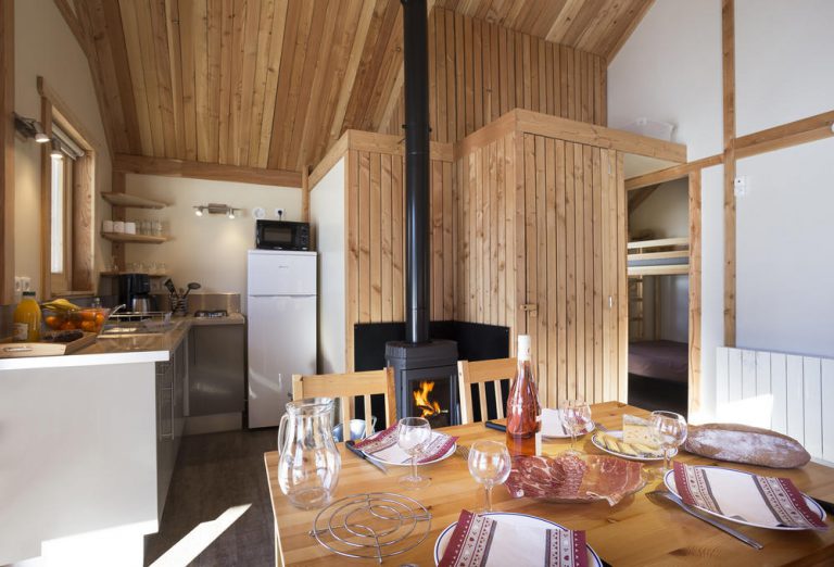 Camping Huttopia Bozel en Vanoise chalet 768x522