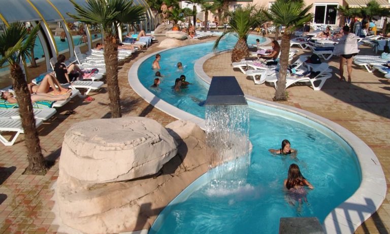 Camping La Pinède Palmyre zwembad 768x461