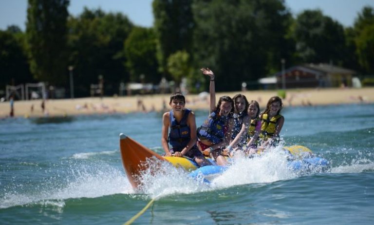 Camping La Plaine Tonique banaan op meer 768x461
