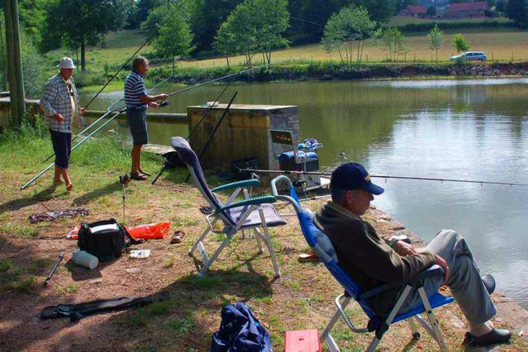 Camping Le Château de Montrouant vissen 768x512