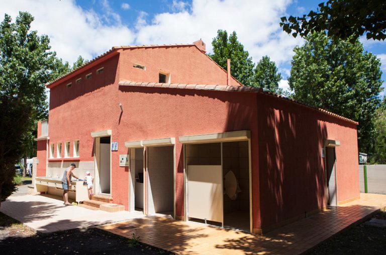 Camping Le Clos Virgile sanitair 768x507