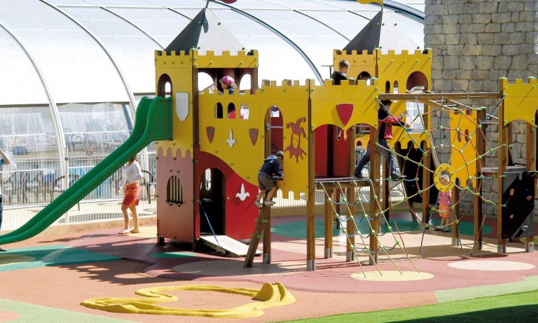 Camping Le Domaine de Léveno speeltuin 768x461