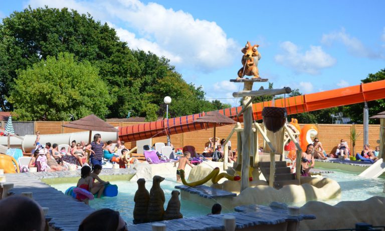 Camping Le Domaine de Léveno waterspeeltuin 768x461