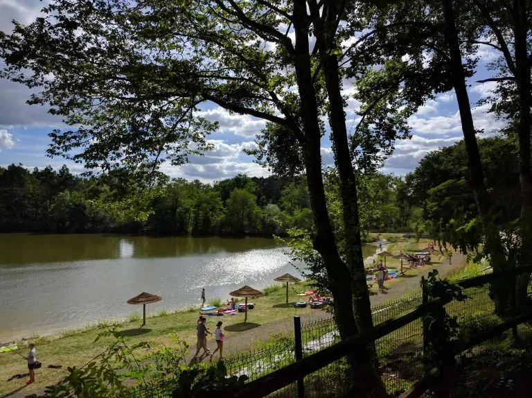 Camping Le Parc de Fierbois meer 768x574