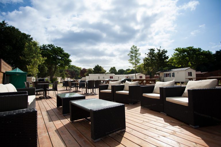 Camping Paris Est Camping Parijs terras 768x512