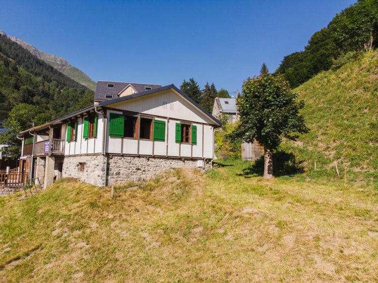 Camping La Ribere chalets 768x575