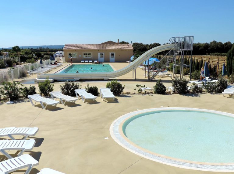 Camping Le Garrigon zwembad 768x573