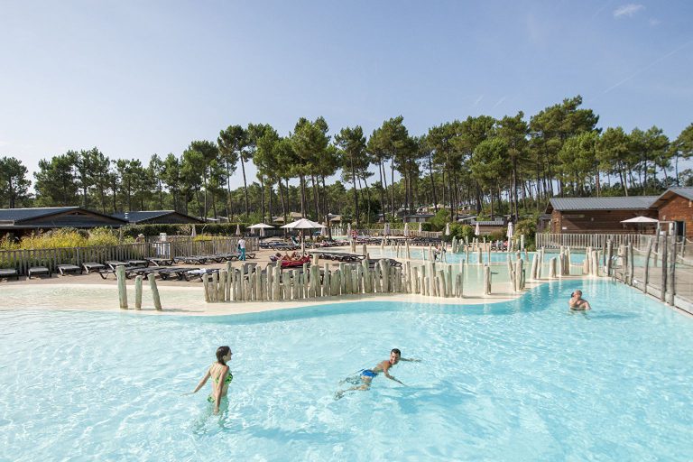 Camping Sandaya Soustons Village zwembad 2 768x512