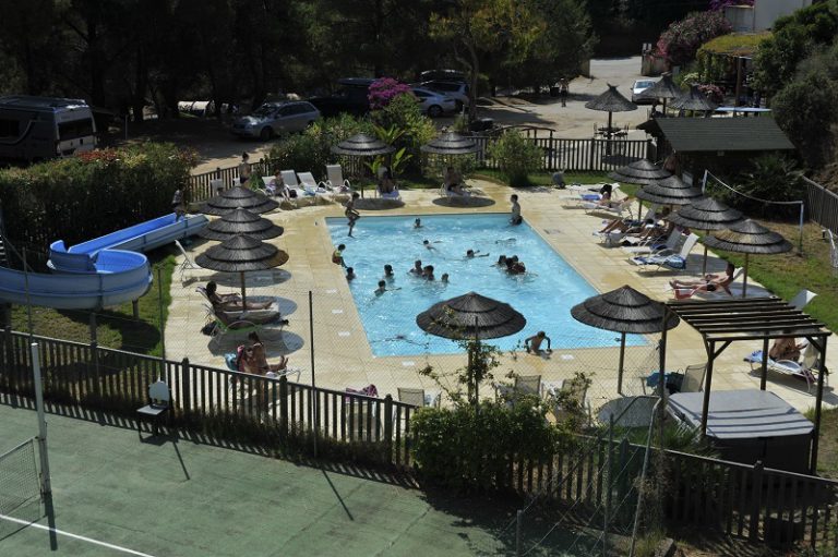 Camping Torraccia in Cargèse op Corsica zwembad 768x511