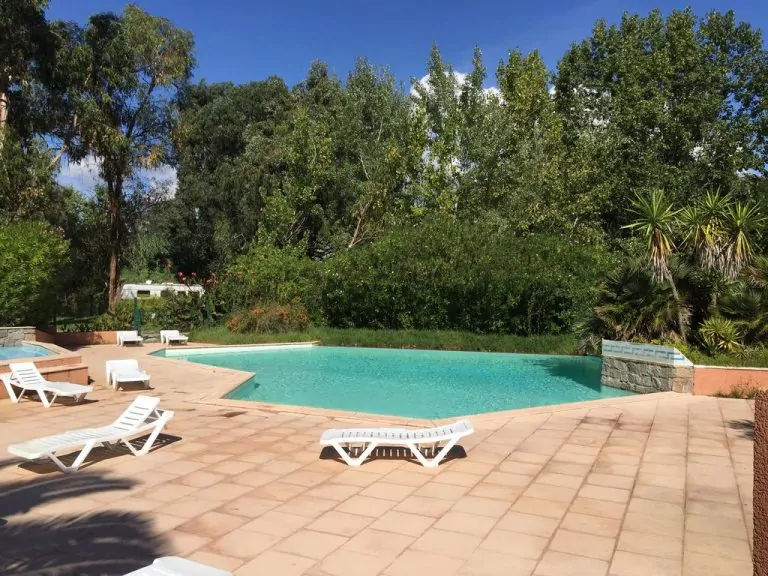 Camping Benista in Grosseto Prugna op Corsica zwembad 3 768x576