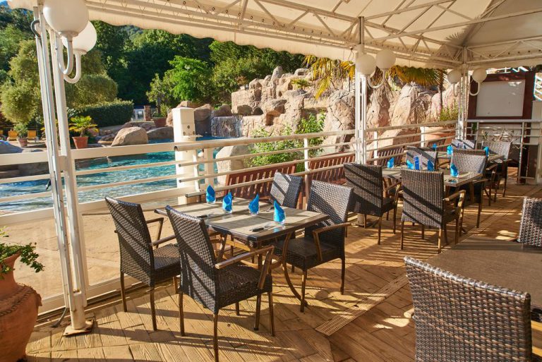 Camping Les Oliviers in Ota op Corsica restaunrant 2 768x513