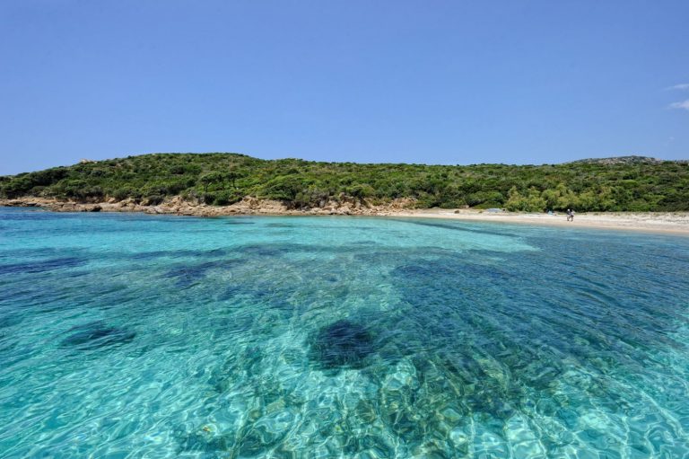 Camping U Libecciu in Olmeto op Corsica strand 768x511