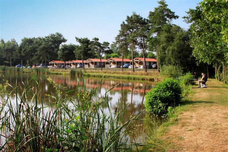 Camping La Bretonnière visvijver 768x512