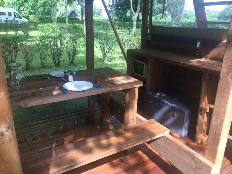 Camping Pyrénées Nature Bivak keuken 768x576