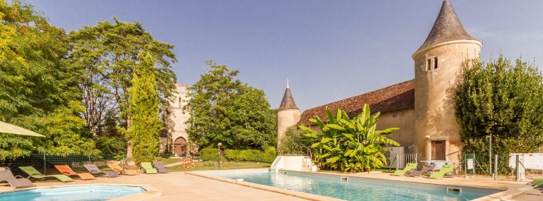 Camping le Petit Trianon de Saint Ustre  768x285