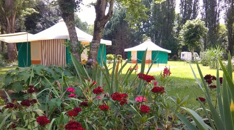 Camping D auberoche Dordogne bungalowtent huren 768x429