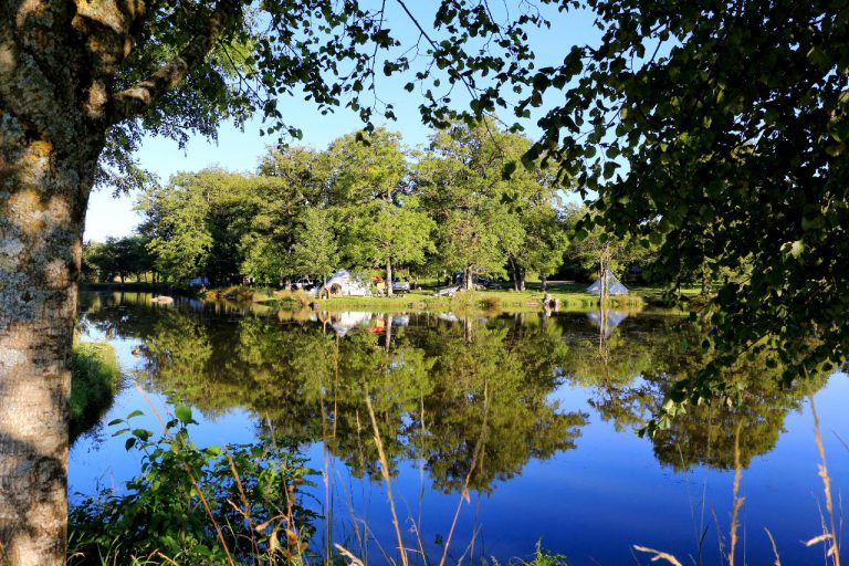 Camping Etang Du Camp Aveyron staanplaatsen 768x512