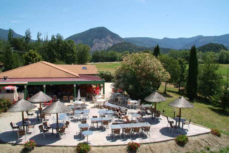 Camping L Hirondelle Drome terras 768x512