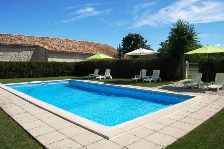 Camping La Forêt De Tessé zwembad 768x511