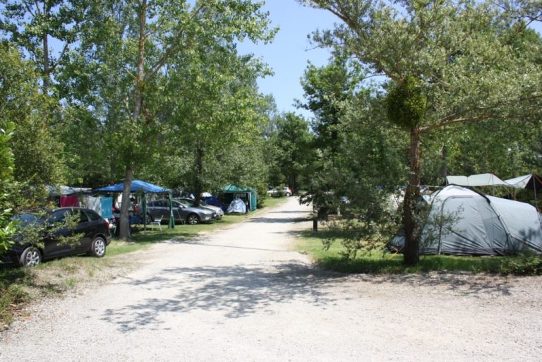 Camping La Régate in Léran staanplaatsen 768x513