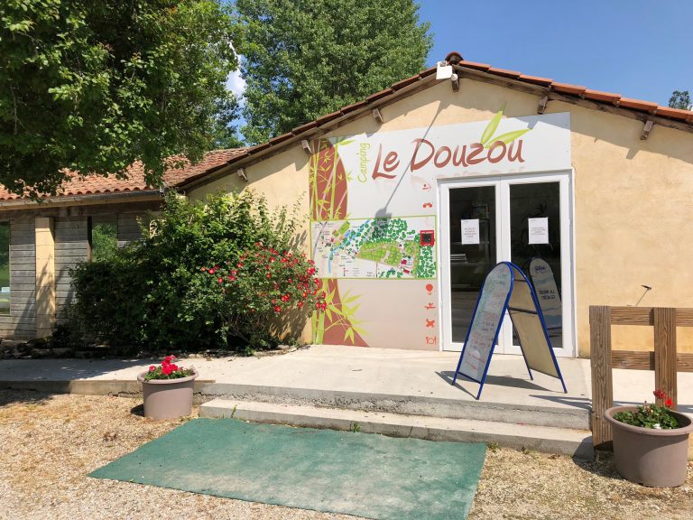 Camping Le Douzou Dordogne entree 768x576