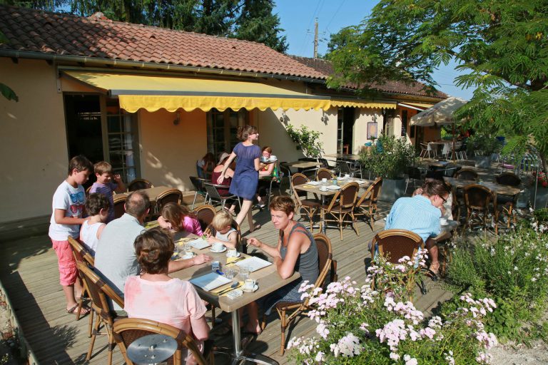 Camping Le Muret in Saint Salvadou Aveyron restaurant 768x512