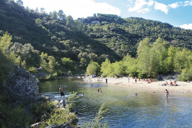 Camping Les Châtaigniers Ribes Ardeche rivier 768x512