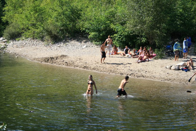Camping Les Châtaigniers Ribes Ardeche strand 768x512
